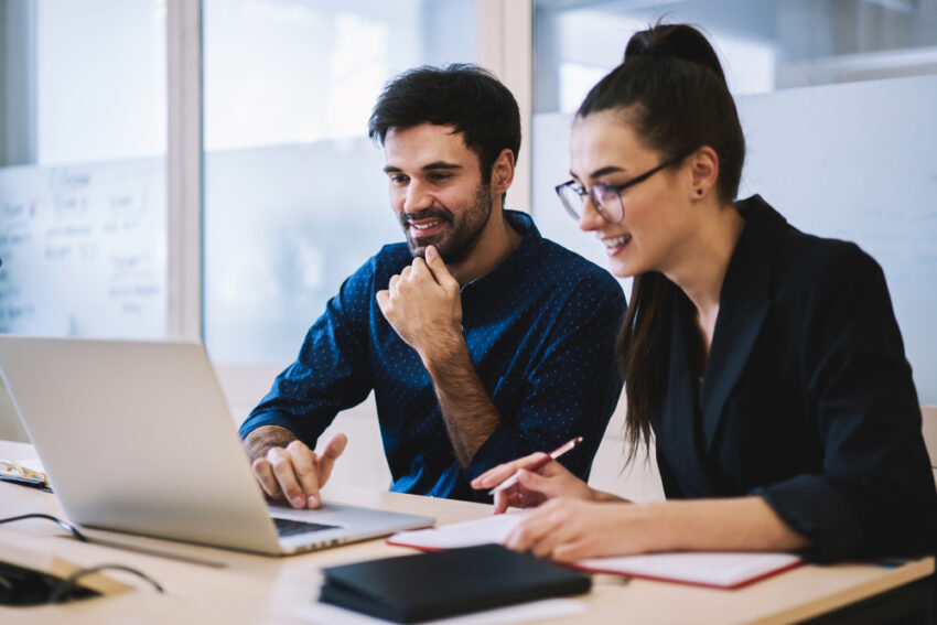 Young women aged 16 to 24 in full-time work are now earning an average of £2,200 more per year than men in the same age bracket—a stark reversal from only two years ago, when men were better paid.